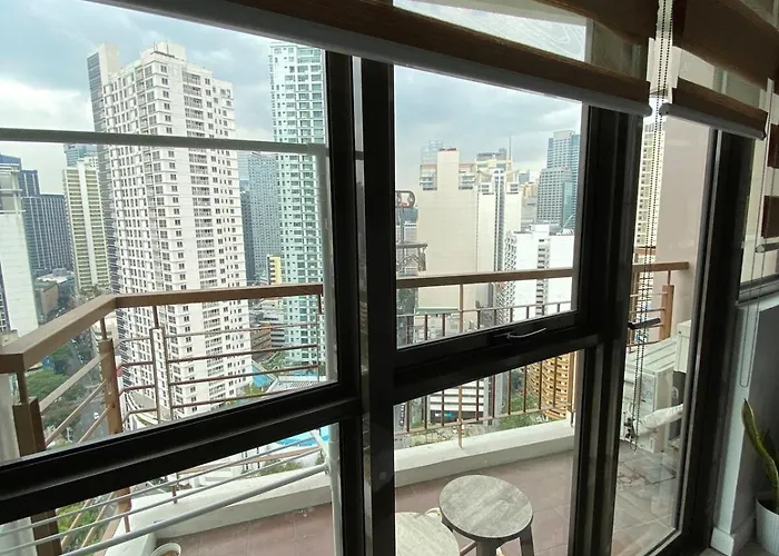 Prime Location And Affordable In Legaspi Village, Makati With View Apartment