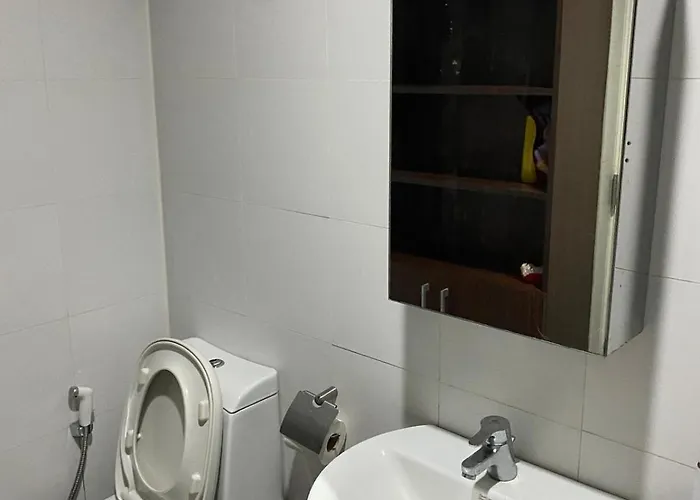 Prime Location And Affordable In Legaspi Village, Makati With View * Manila
