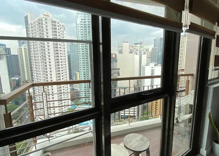 Prime Location And Affordable In Legaspi Village, Makati With View *